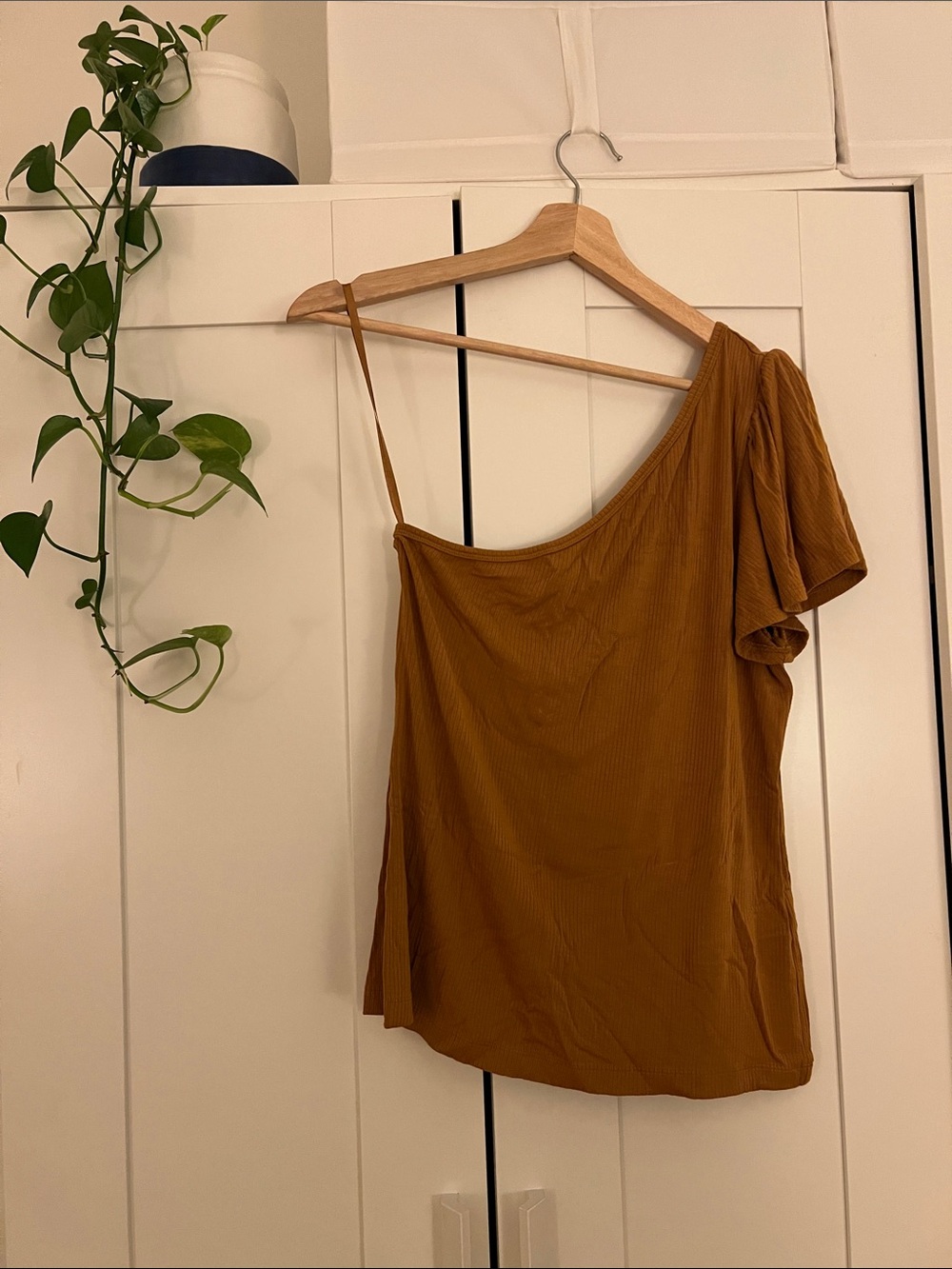 Women’s One-Shoulder Ribbed Top in Mustard Banana Republic